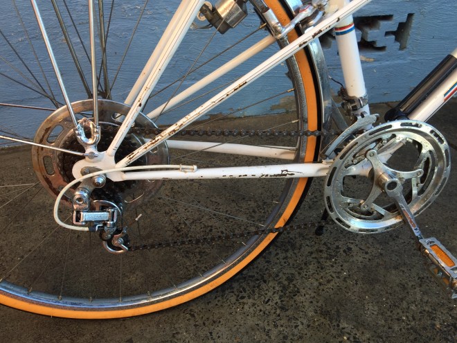 Gum walls match the retro look.